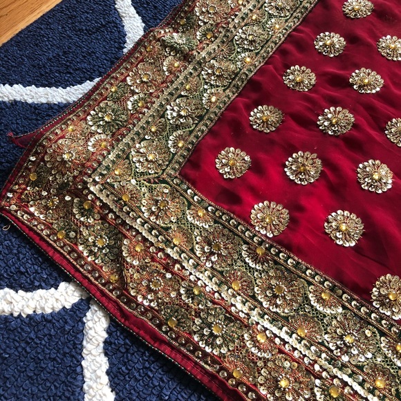 Gorgeous Wedding Saree - Picture 2 of 16